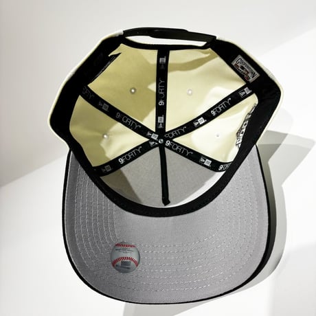 USA買付　 9FORTY A-FRAME NY TWIN KOI WORLD SERIES 1999 CHROME TWO TONE SNAP BACK CAP　NE-84