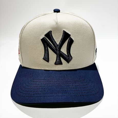 USA買付  NEW YORK YANKEES FANATICS COOPERSTOWN COLLECTION SNAPBACK CAP – BEIGE / NAVY　 US-18