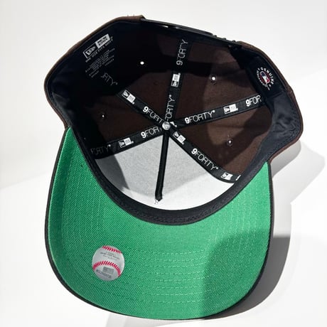 USA買付 NEW ERA 9FORTY A-FRAME NEW YORK YANKEES ROSE LOGO SNAPBACK CAP BROWN / BLACK　 NE-100