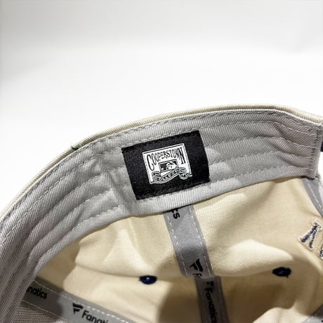 USA買付  NEW YORK YANKEES FANATICS COOPERSTOWN COLLECTION SNAPBACK CAP – BEIGE / NAVY　 US-18