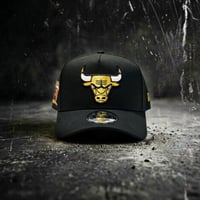 USA買付 Chicago Bulls New Era 9FORTY A-Frame Three-Peat Gold Logo Adjustable Cap – Black　NE-67
