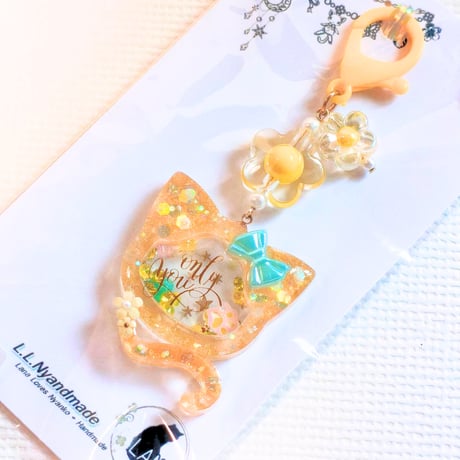 おしっぽマフラー猫ちゃんシェイカーキーホルダー（イエロー）
