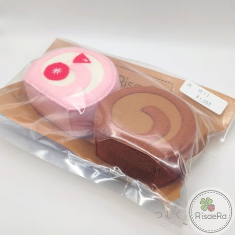 フェルトままごと　ロールケーキ　イチゴ・チョコ