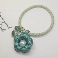 一輪花のレジンビーズキーホルダー(モスグリーン)