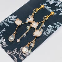 小花のイヤリング