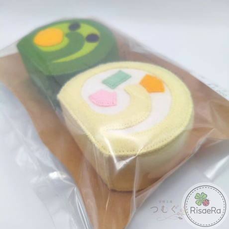 フェルトままごと　ロールケーキ　抹茶・フルーツ