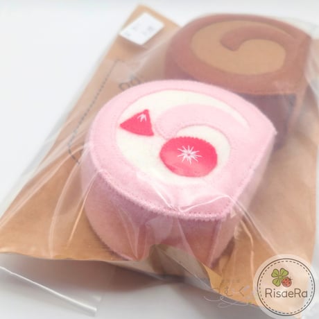 フェルトままごと　ロールケーキ　イチゴ・チョコ