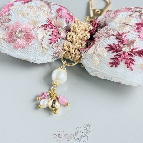 インド刺繡とビーズのストラップ