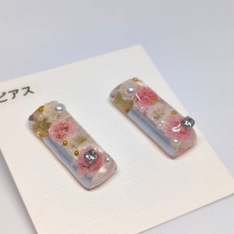 かすみそうの長方形ピアス
