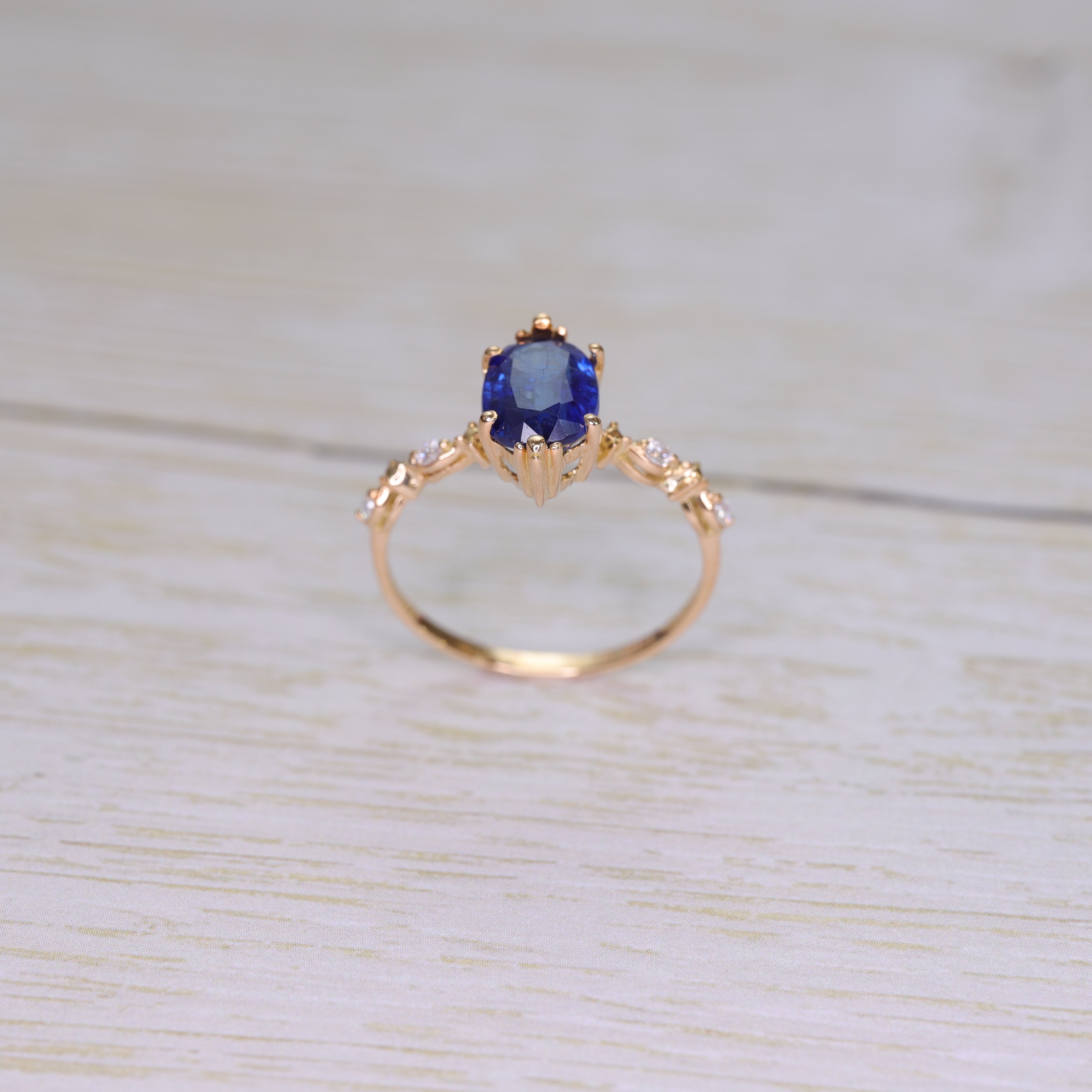天然カイアナイト18Kリング | Velora Gems & Jewelry