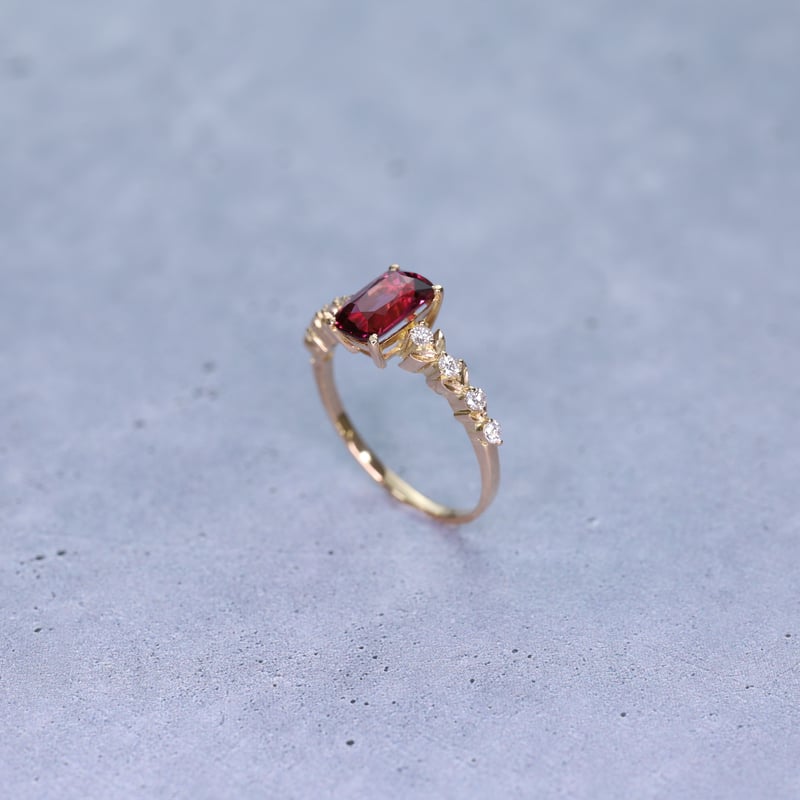 天然ダイヤモンドと天然スピネル18Kリング | Velora Gems & Jewelry