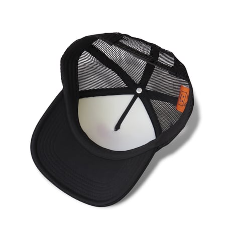 NANCY BURROUGHS TRUCKER WHITE/BLACK