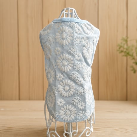 花柄刺繍風トップス
