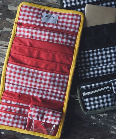 Gingham check　pocket book pouch