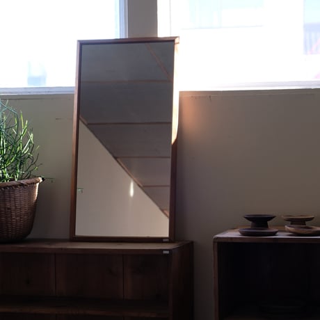 細枠の木製ミラー