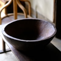 古い刳り貫きの木鉢