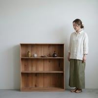 杉無垢板｜3段のオープンシェルフ