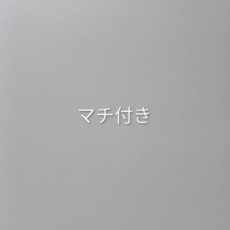 手編みのモチーフをアップリケした小さなバッグ