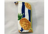 立つペンケース