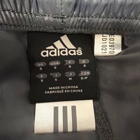 adidas ハーフパンツ グレー