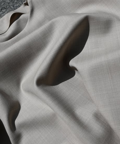 【1】Silent Line Tops（beige)