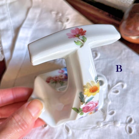 花柄陶製フックB