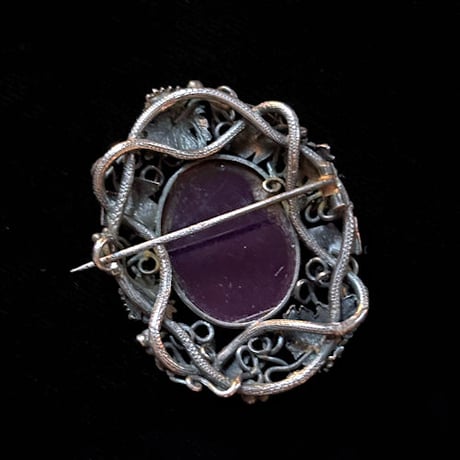 茶金石葡萄縁ブローチ