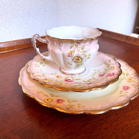イギリススタッフォードシャー淡い薔薇のティートリオ