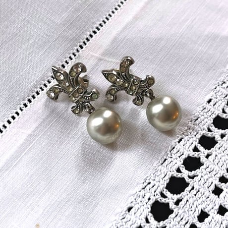 ペースト&シルバーパールピアス