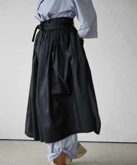 GATHERED APRON A / LIBERTY Solid (black)