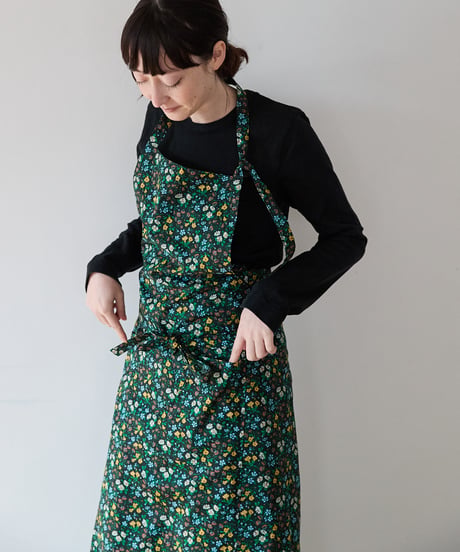 SQUARE APRON / LIBERTY Maria (black)