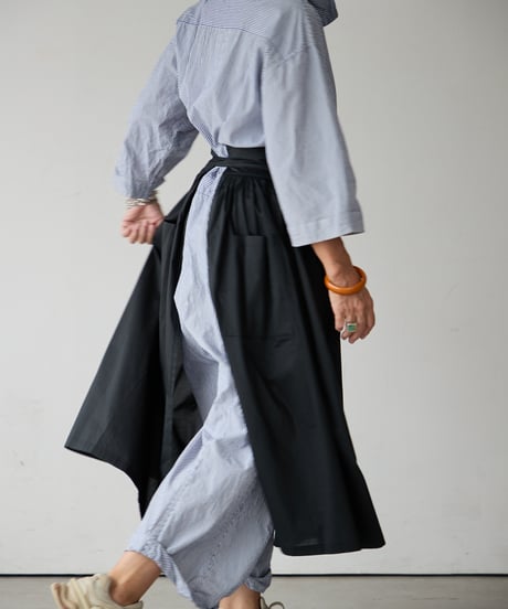 GATHERED APRON A / LIBERTY Solid (black)