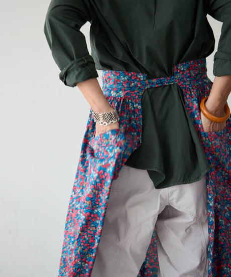 GATHERED APRON A / LIBERTY Wiltshire (blue)