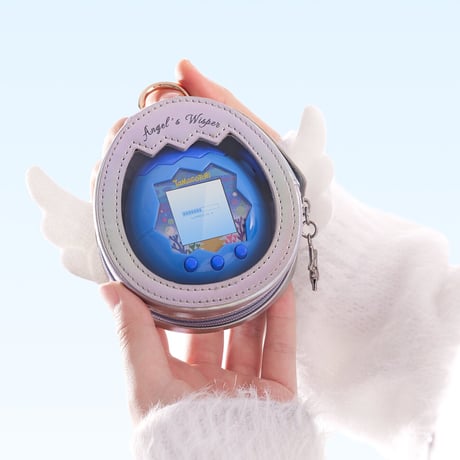 たまごっちパラダイス ケース （Tamagotchi Paradise 用) 天使の羽収納ポーチ PUレザー 保護ケース 透明窓付き 操作可能 バッグチャーム キーホルダー カラビナ付き かわいい