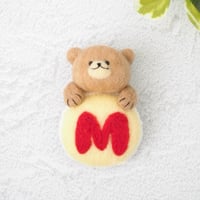アルファベット！羊毛フェルトマカロン風ブローチ　M　No.2