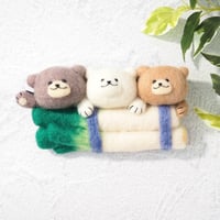 主役級！羊毛フェルトブローチ　くまの３兄弟（長ネギ）