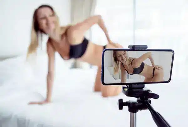 OnlyFans Content Produktion mit Smartphone und Kamera