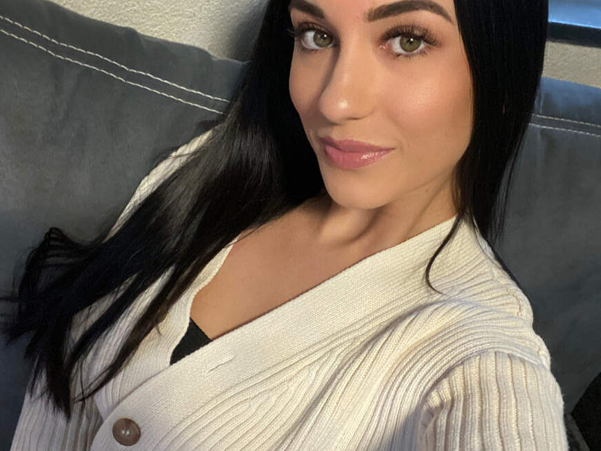 Lola Candy huebsche frau