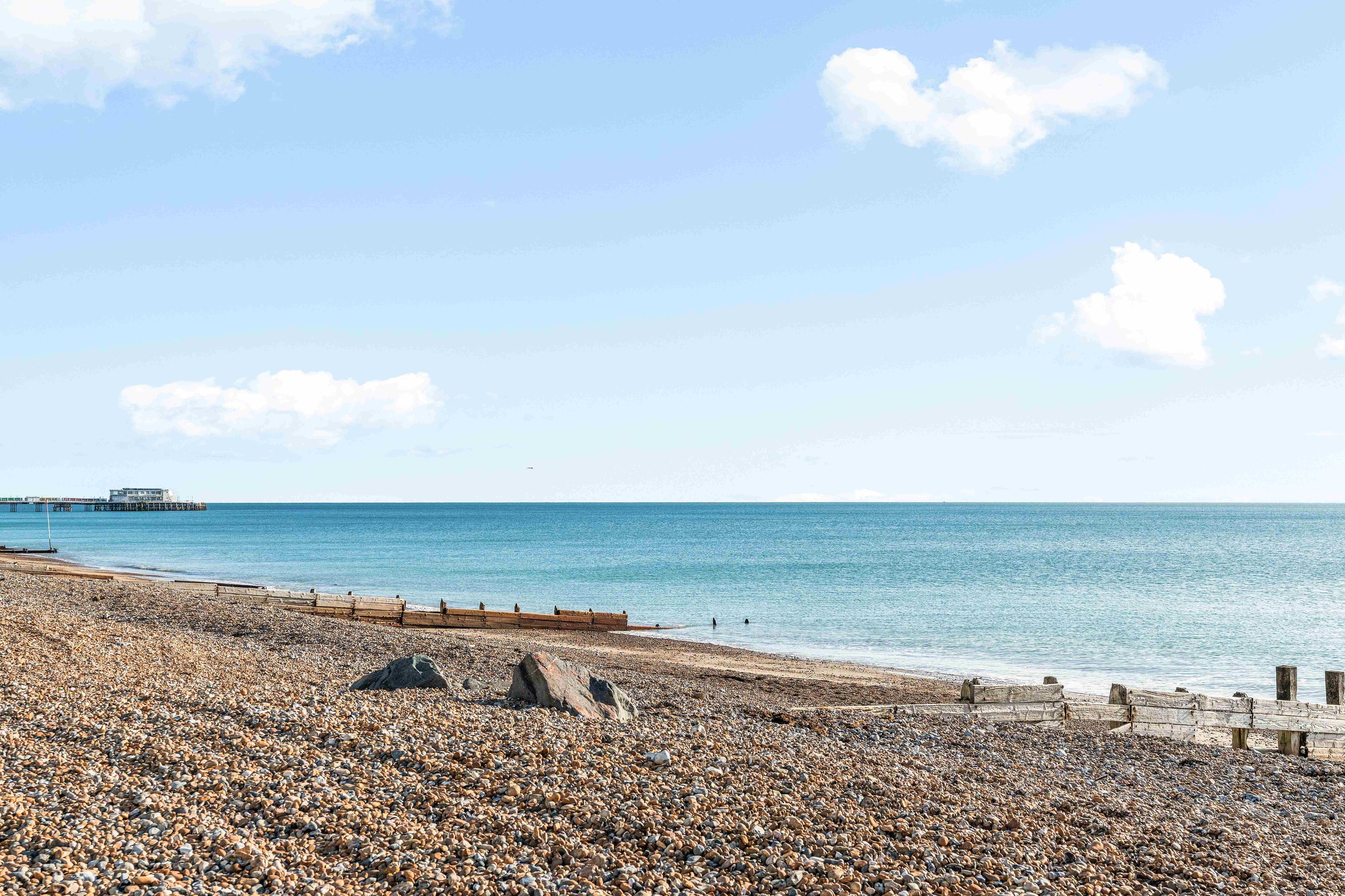 Queens Cove with Seaviews | By My Getaways in 6 Queens Road, Worthing, West Sussex Bn11 3LX - Property image 2 - VivreStays