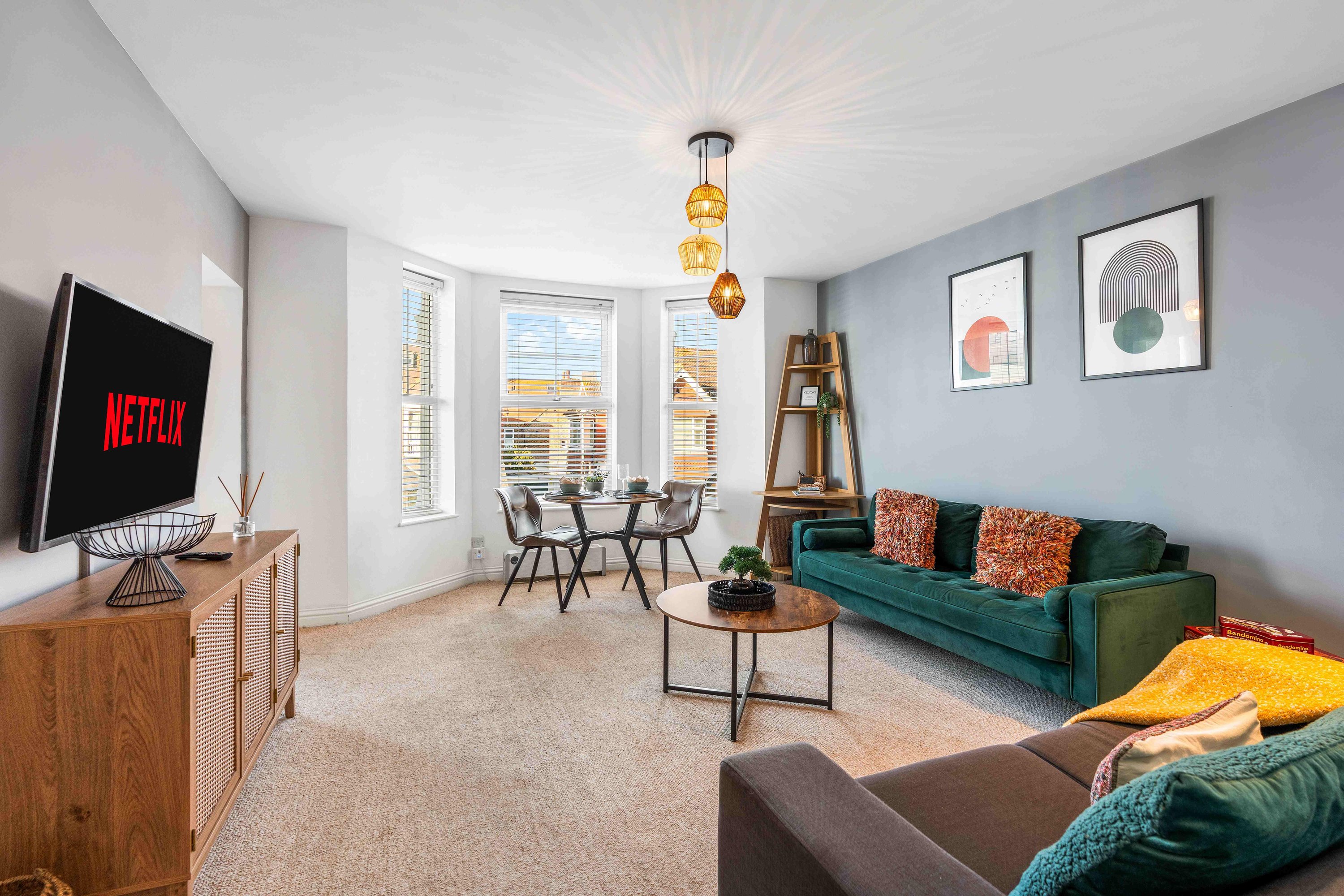 Queens Cove with Seaviews | By My Getaways in 6 Queens Road, Worthing, West Sussex Bn11 3LX - Property image 12 - VivreStays