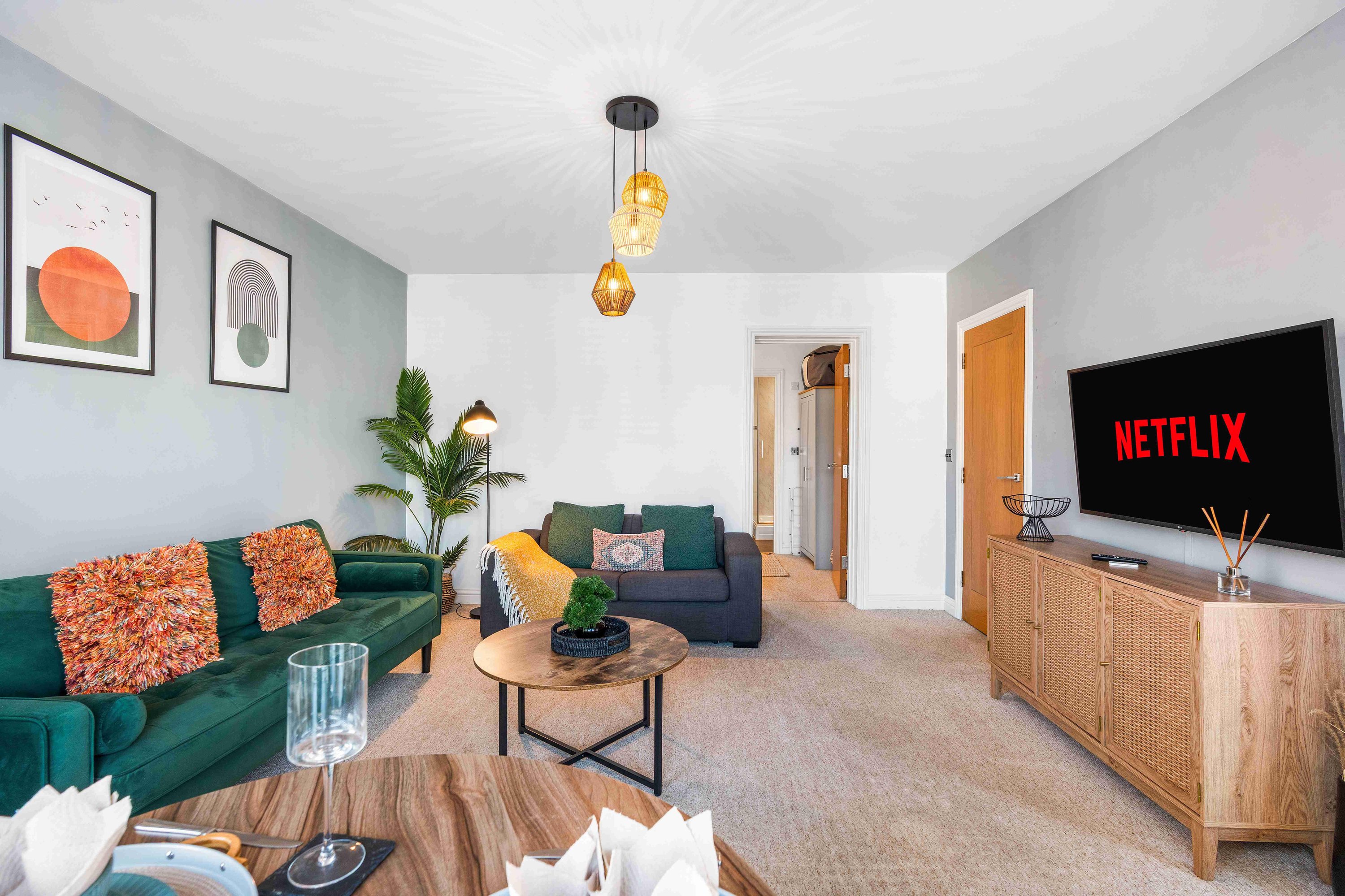 Queens Cove with Seaviews | By My Getaways in 6 Queens Road, Worthing, West Sussex Bn11 3LX - Property image 4 - VivreStays