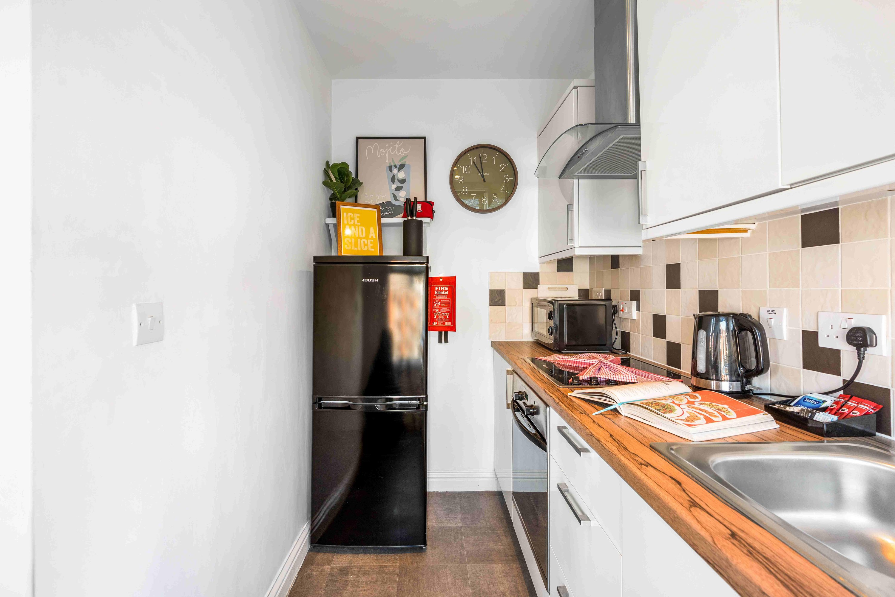 Queens Cove with Seaviews | By My Getaways in 6 Queens Road, Worthing, West Sussex Bn11 3LX - Property image 6 - VivreStays