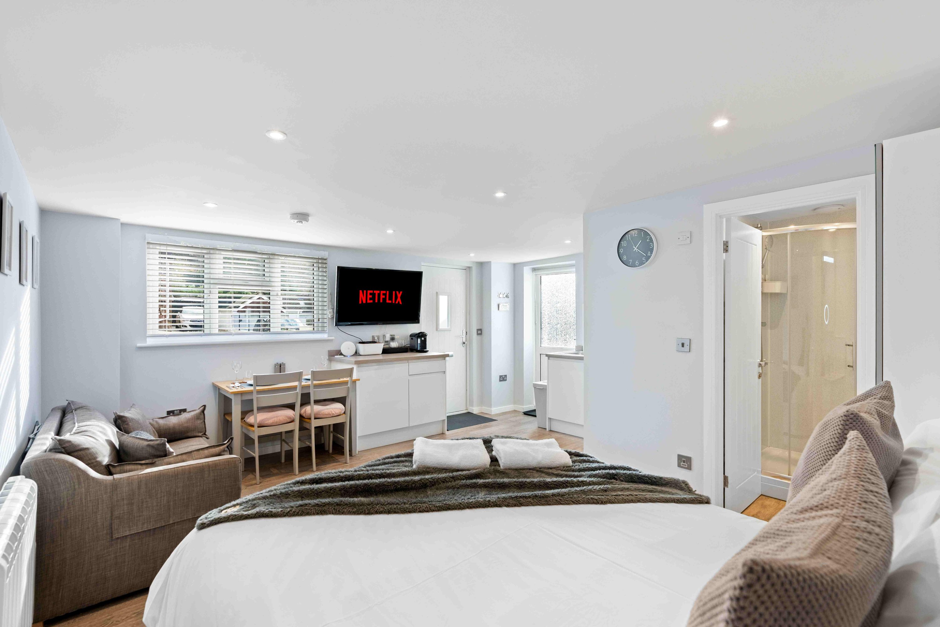 The Patch with free parking | By My Getaways serviced apartment - Brighton - VivreStays