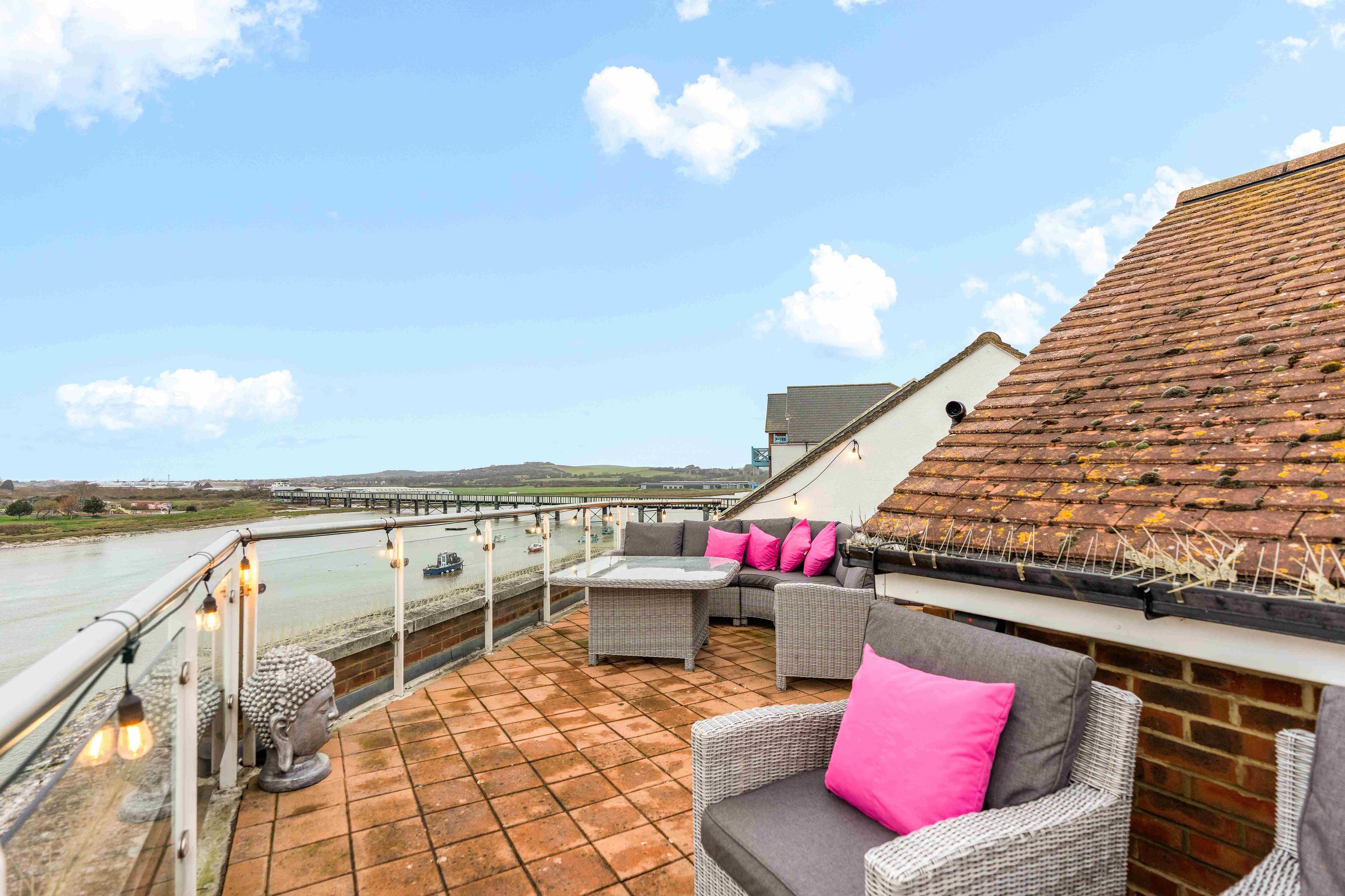 River Heights With Views Parking |By My Getaways in 27 Broad Reach, Shoreham By Sea, West Sussex Bn43 5EY - Property image 5 - VivreStays