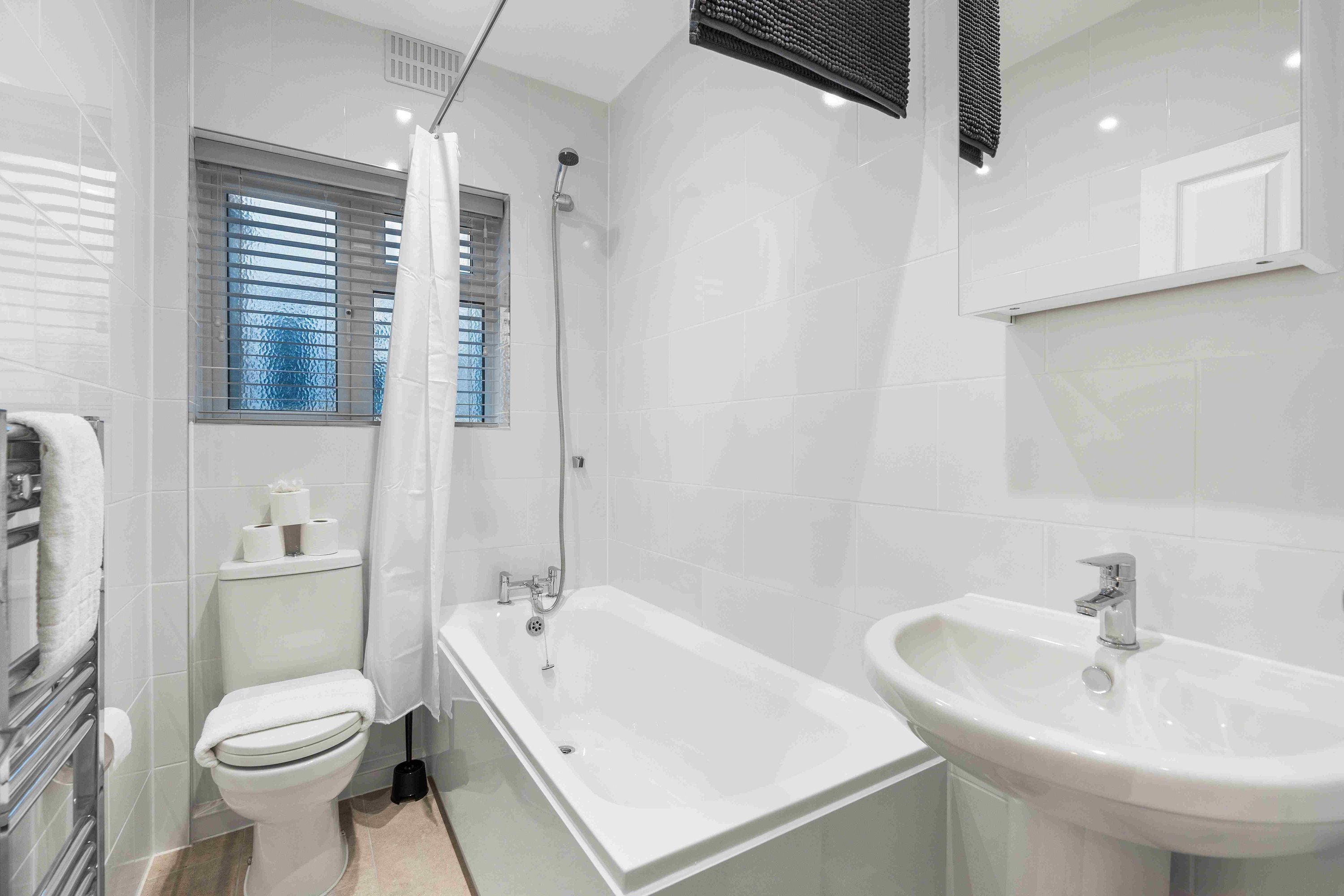 Ferry Fab Pad | By My Getaways in 15A Ferry Road, Shoreham Bn43 5RA - Property image 15 - VivreStays
