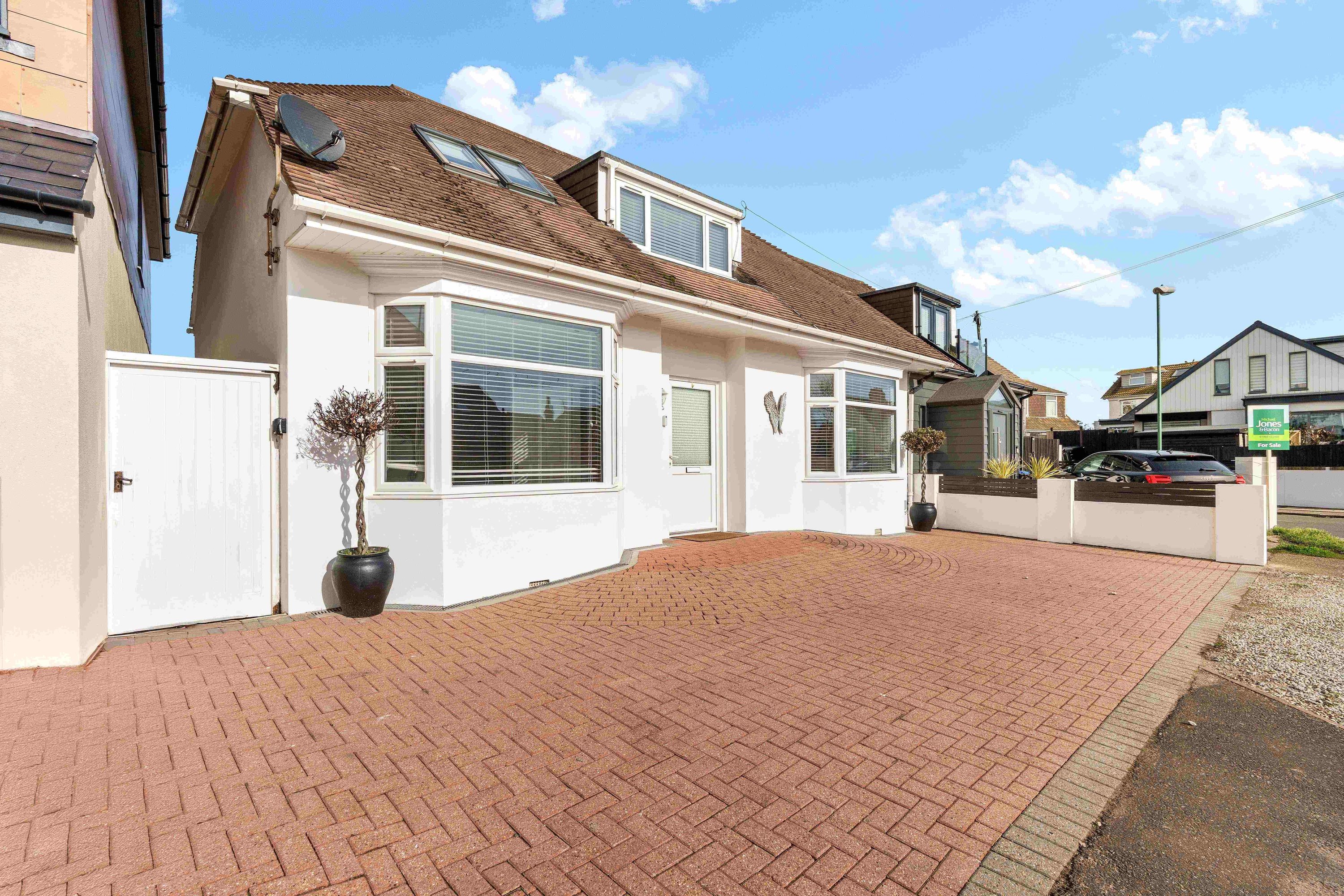 Sea Palm  | By My Getaways in 185 Brighton Road Lancing BN15 8JB - Property image 3 - VivreStays
