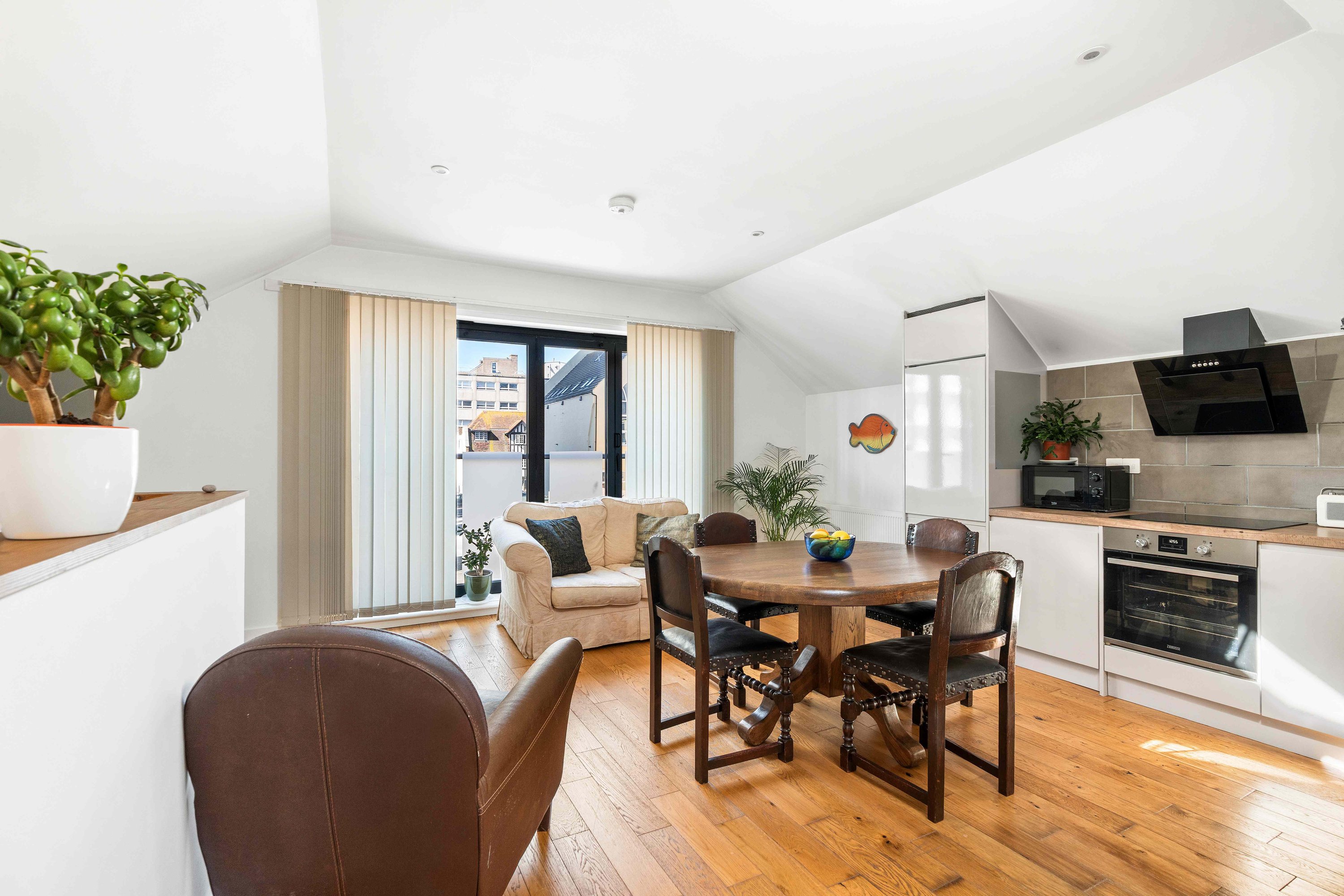 Chapel Waves | By My Getaways serviced apartment - Brighton - VivreStays