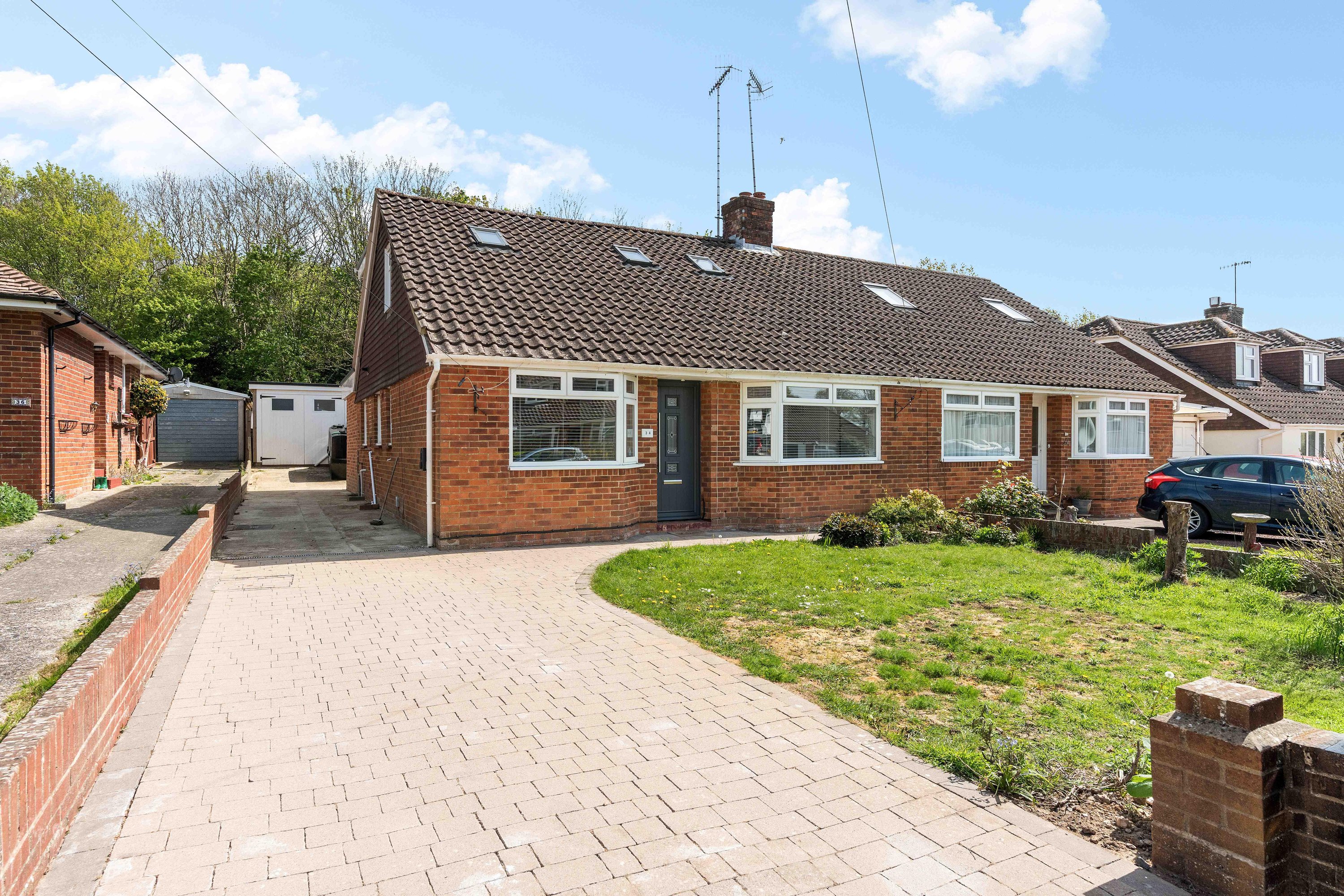 Coral Haven With Parking | By My Getaways in 34 Pines Avenue, Worthing BN14 9JQ Bn14 9JQ - Property image 2 - VivreStays