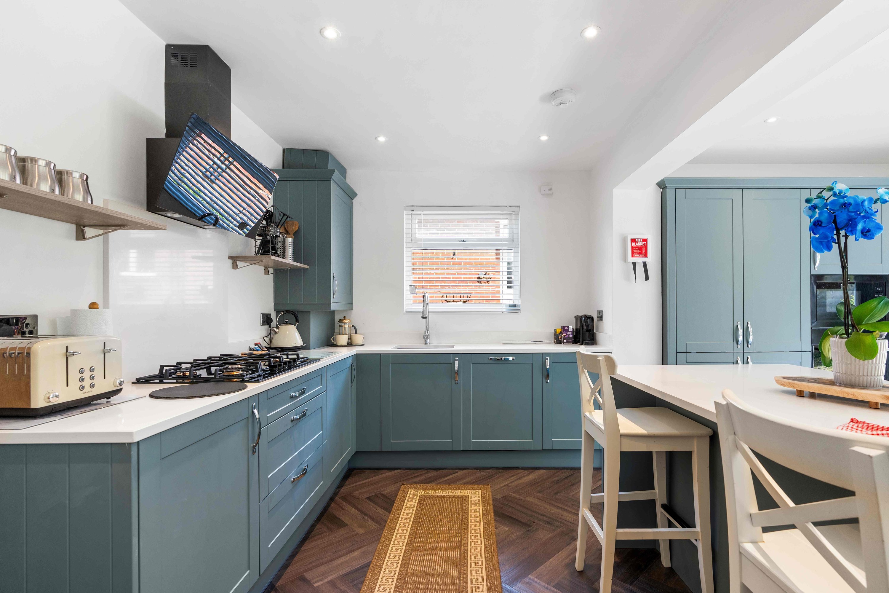 Coral Haven With Parking | By My Getaways in 34 Pines Avenue, Worthing BN14 9JQ Bn14 9JQ - Property image 3 - VivreStays