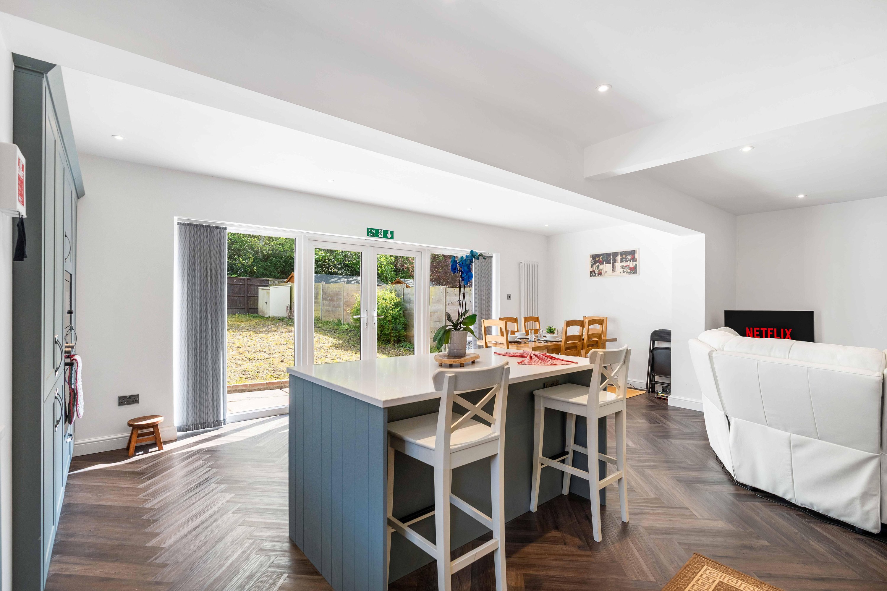 Coral Haven With Parking | By My Getaways in 34 Pines Avenue, Worthing BN14 9JQ Bn14 9JQ - Property image 4 - VivreStays